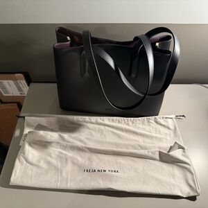 Freja New York Linnea Tote Black